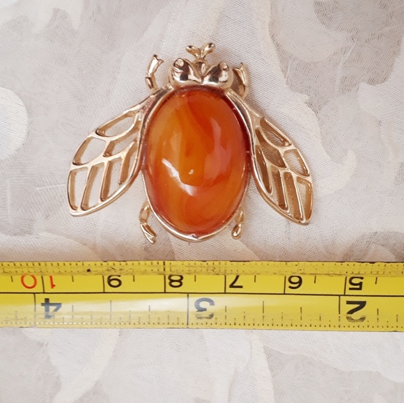Delightful gold tone bug pin brooch - Picture 5 of 6